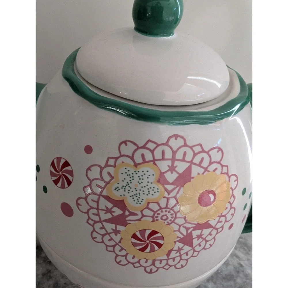 Trim A Tree Holiday Kitschy Teapot‎ With Lid, BN